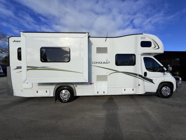 2021 Jayco Conquest — photo 6